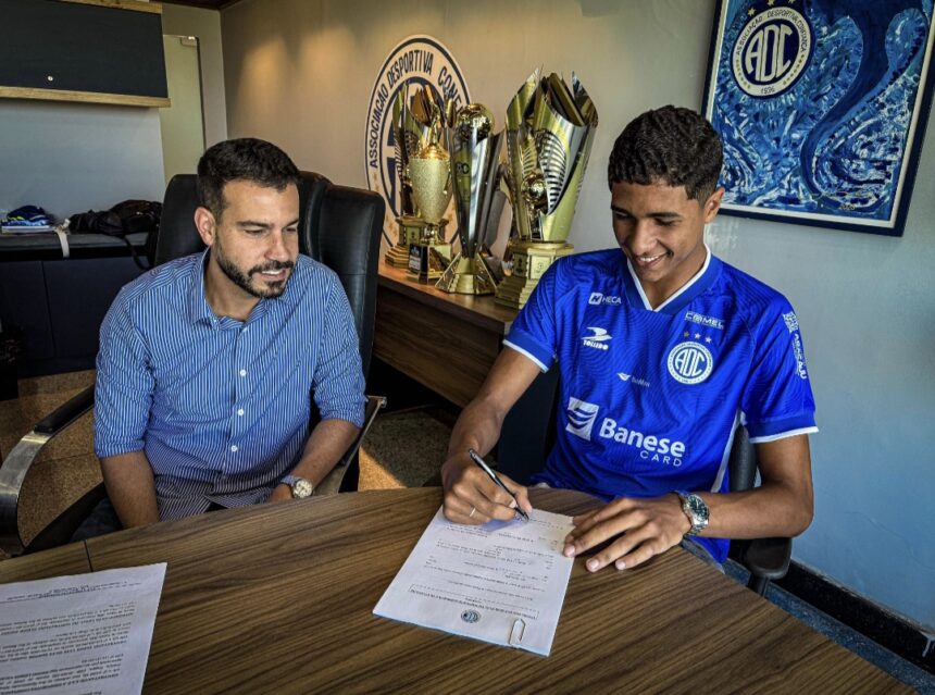 Confiança assina contrato com zagueiro Diego Luiz, 17