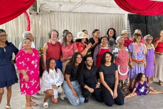 Cras Santos Dumont recebe apresentação teatral de grupos intergeracionais