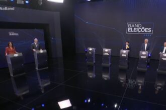 Palco do primeiro debate presidencial das eleições de 2026, na Band