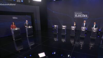 Palco do primeiro debate presidencial das eleições de 2026, na Band