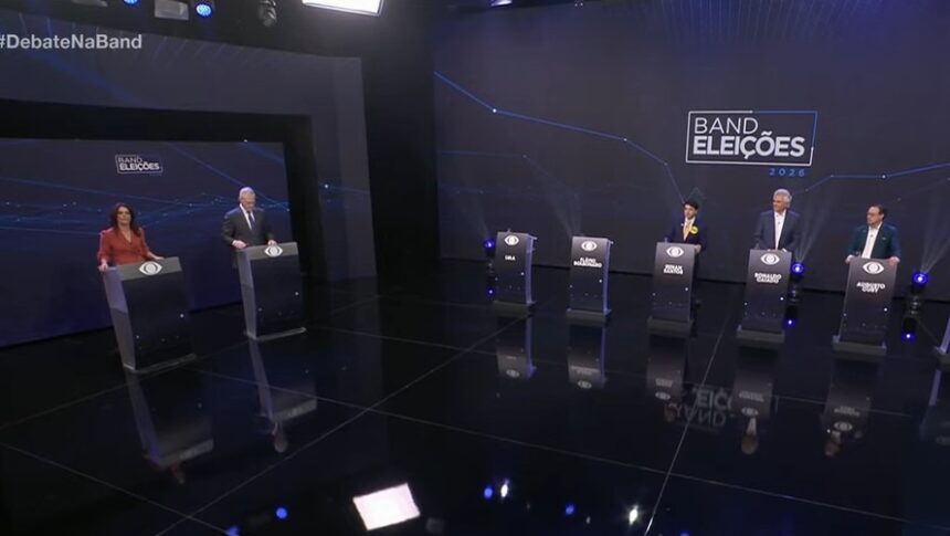 Palco do primeiro debate presidencial das eleições de 2026, na Band