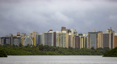 Defesa Civil alerta para chuva forte em Aracaju; bairros concentram volumes