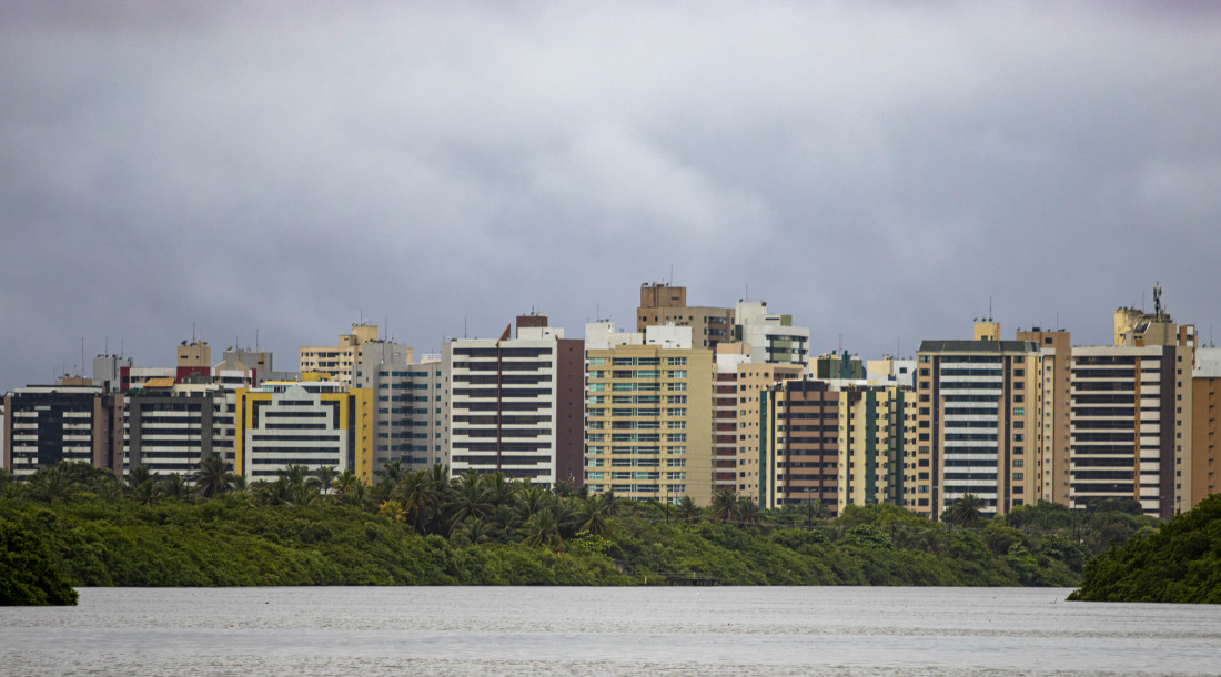 Defesa Civil alerta para chuva forte em Aracaju; bairros concentram volumes