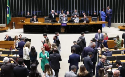 Deputados cobram governo para votar PLP dos combustíveis na terça (11)