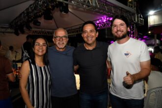 Edvaldo Nogueira intensifica contato com eleitores em Aracaju