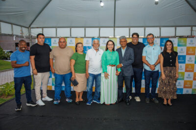 Emília Corrêa entrega Praça Lycia Maria Lemos na Farolândia
