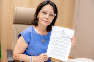 Emília Corrêa exonera dirigentes de Emsurb e Seplog por ligação eleitoral