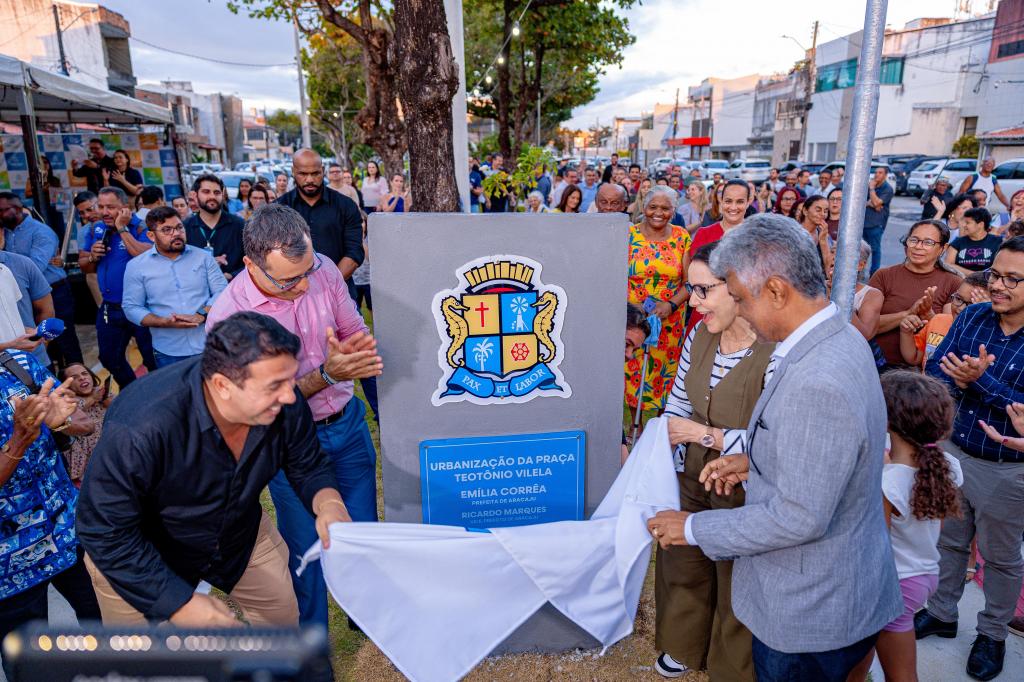 Emília entrega Praça Teotônio Vilela reurbanizada no Ponto Novo