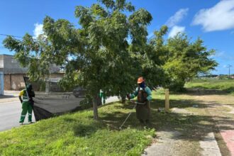 Emsurb realiza mutirão de limpeza em 11 bairros de Aracaju