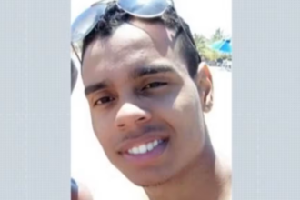 Enterro de jovem de 23 anos afogado na Praia dos Artistas comove Aracaju