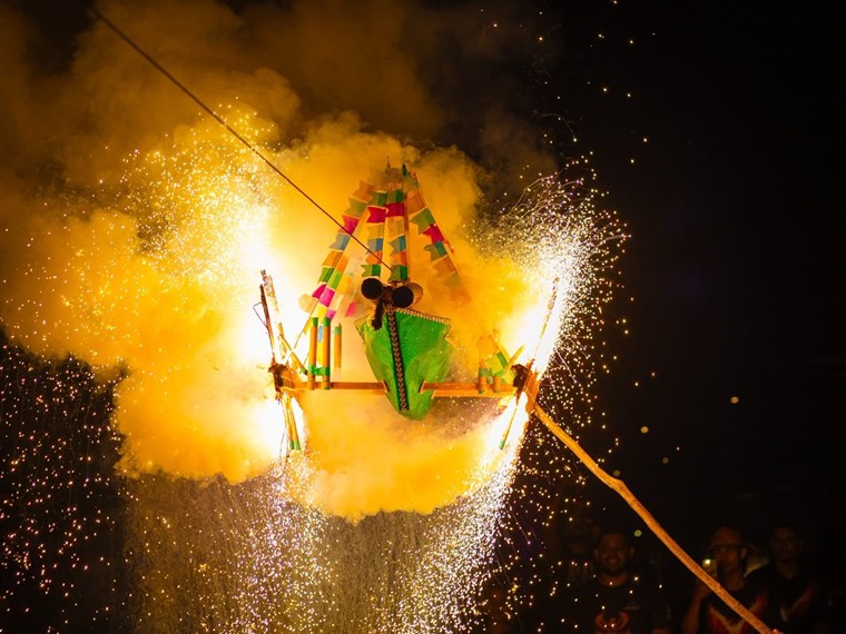 Estância estreia Mostra Terra do Fogo com 15 barcos iluminados