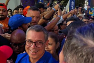 Fábio Mitidieri é recebido com aplausos na maior convenção da história de Sergipe