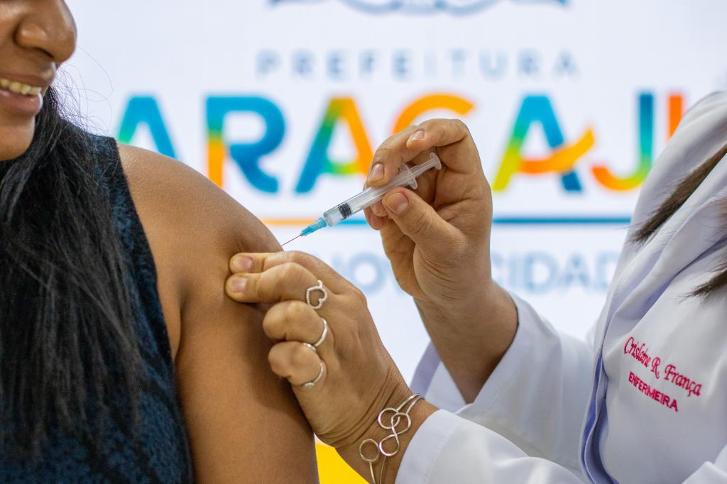 Ferreira Costa e Prefeitura promovem campanha de vacinação em Aracaju