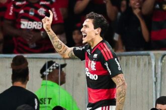 Flamengo goleia Mirassol por 5 a 1 e pressiona líder Palmeiras