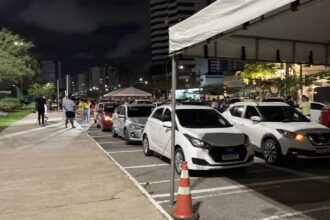 Mitidieri inicia campanha com adesivaço em Aracaju e mira o interior