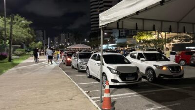 Mitidieri inicia campanha com adesivaço em Aracaju e mira o interior