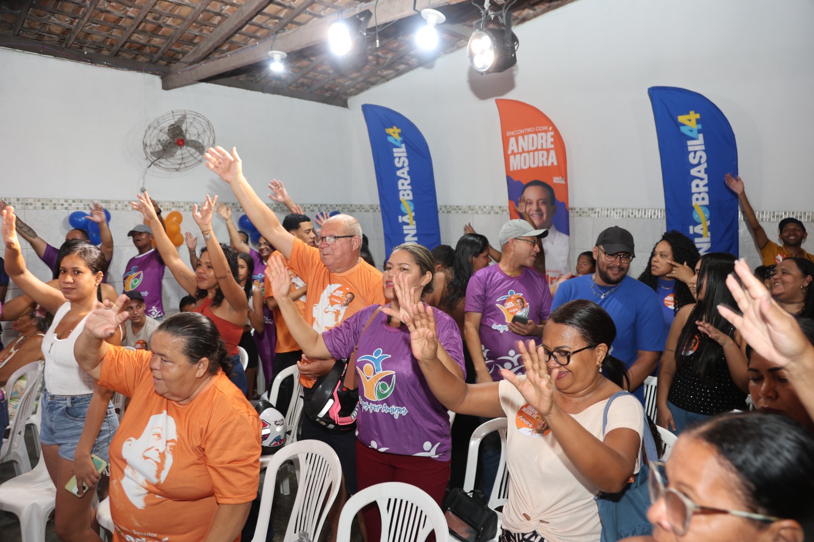 Moura debate prioridades do 18 do Forte com lideranças e moradores