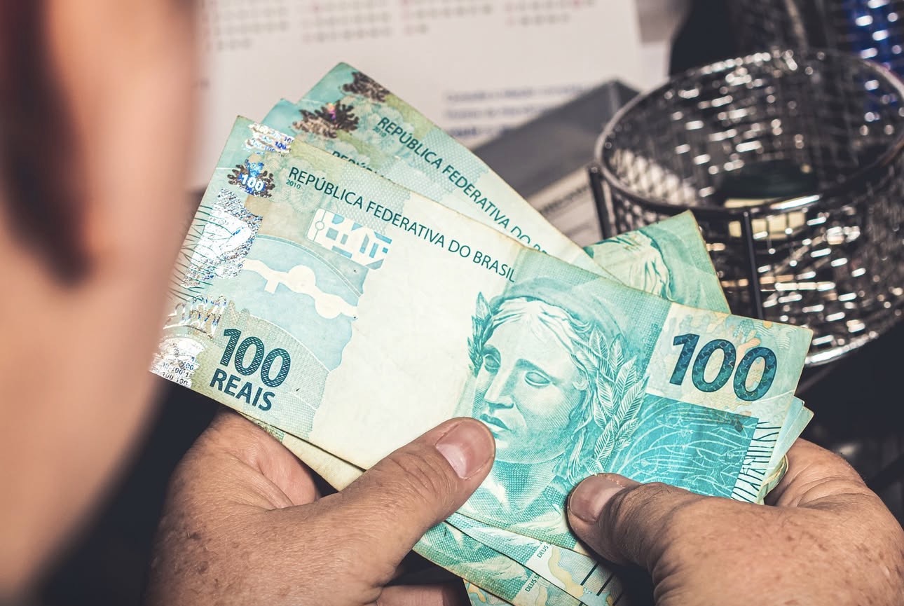 Neópolis antecipa salários e paga 50% do 13º a aniversariantes de agosto