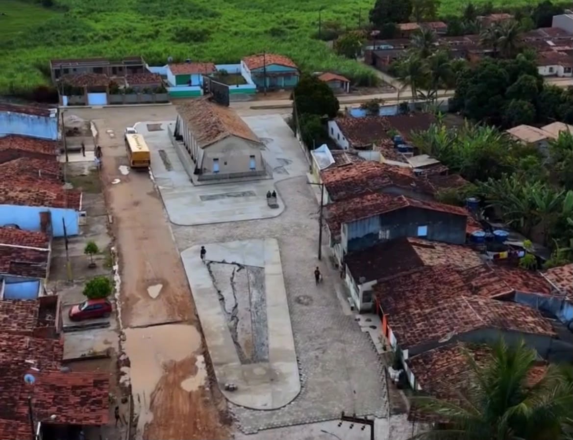 Obras em Poxim: Japoatã reforma praça e amplia pavimentação