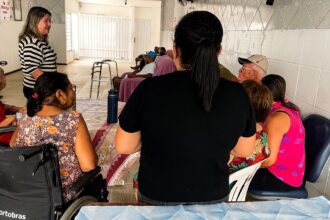 Oficina musical reúne idosos na Casa Lar Nalde Barbosa, em Aracaju