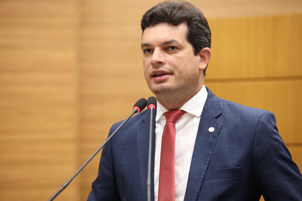 Paulo Júnior aplica R$14,02 mi em emendas para hospitais e municípios