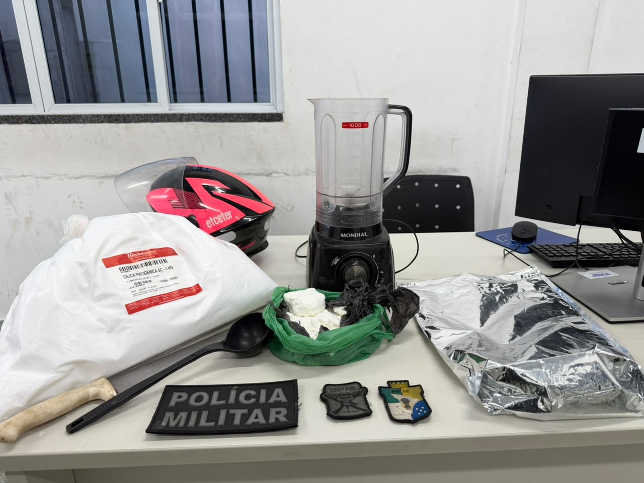 PM prende homem com quase meio quilo de cocaína na Coroa do Meio