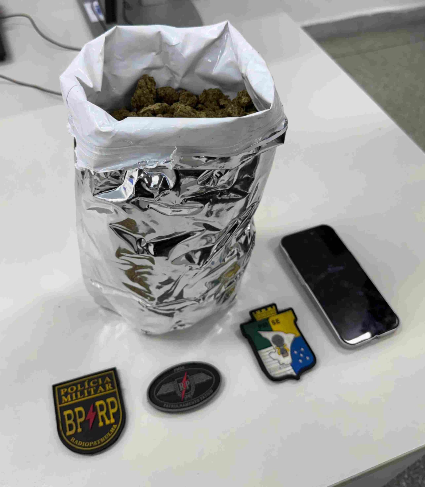 Polícia prende homem com 500g de maconha após perseguição e colisão em Aracaju