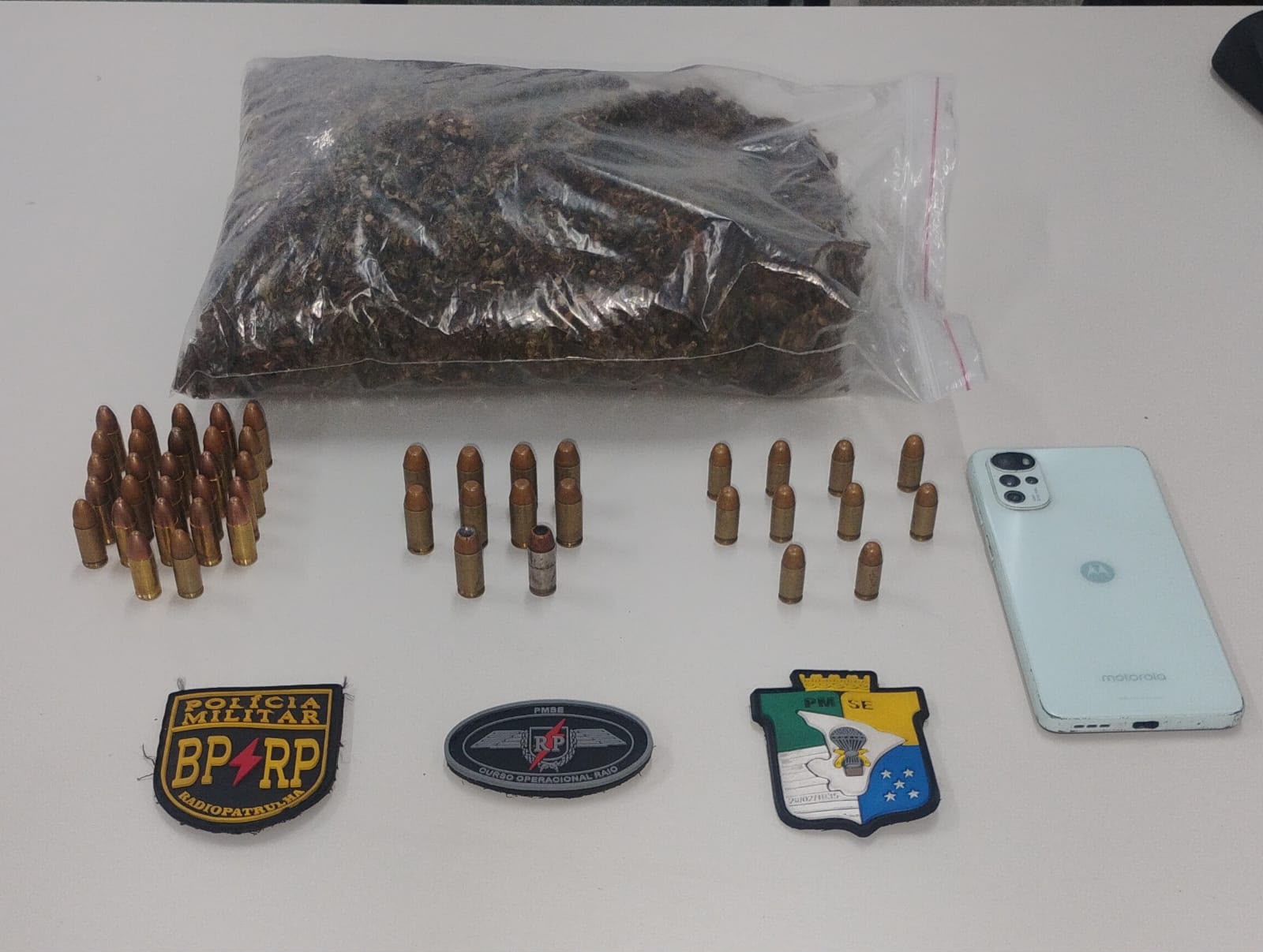 Polícia prende 'Jhow' com maconha e 47 munições em Aracaju