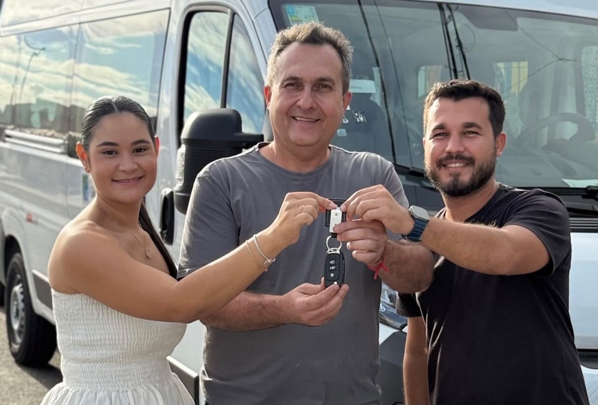 São Francisco recebe van e fortalece transporte de saúde regional