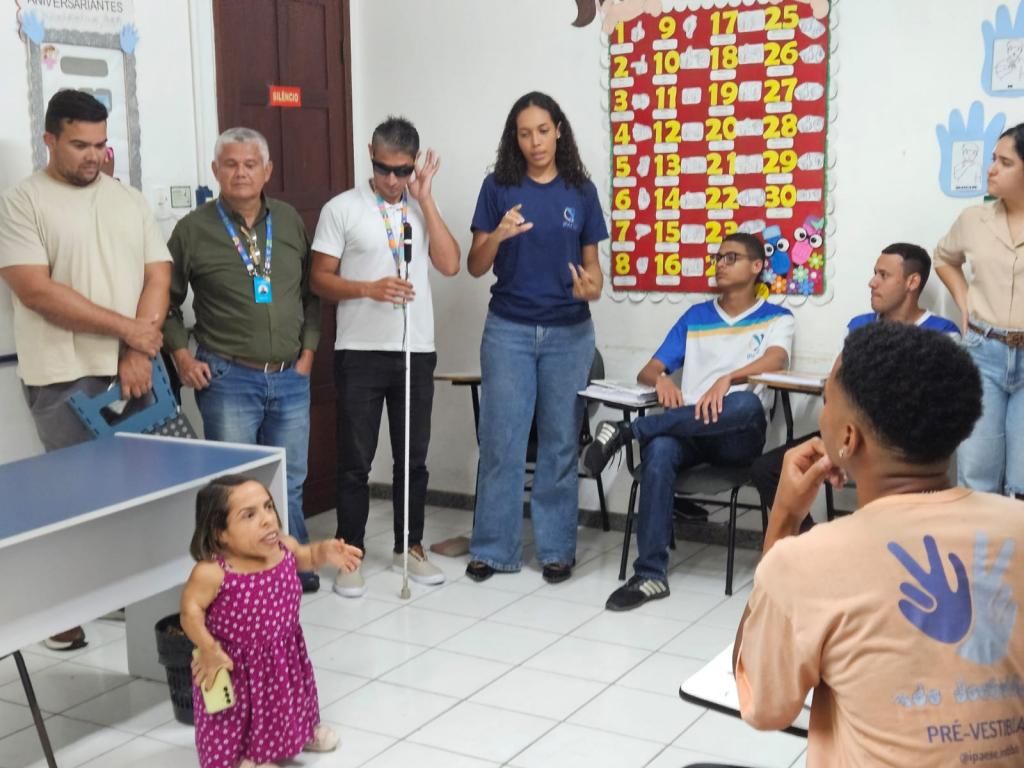 Semdef conhece atuação do Ipaese na educação bilíngue para surdos