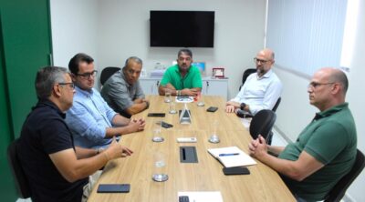 SMTT discute melhorias no trânsito da Orla da Atalaia com comerciantes