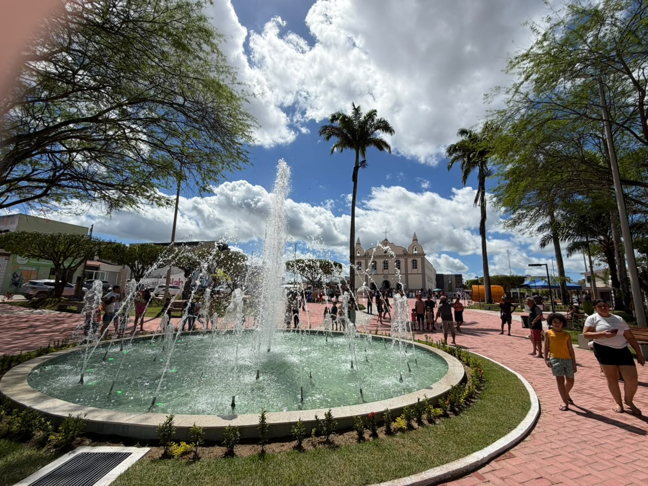 Tobias Barreto reinaugura Praça da Matriz e homenageia Padre Souza