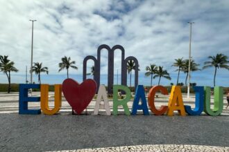 Troca do letreiro Eu Amo Aracaju começa segunda-feira na Orla da Atalaia