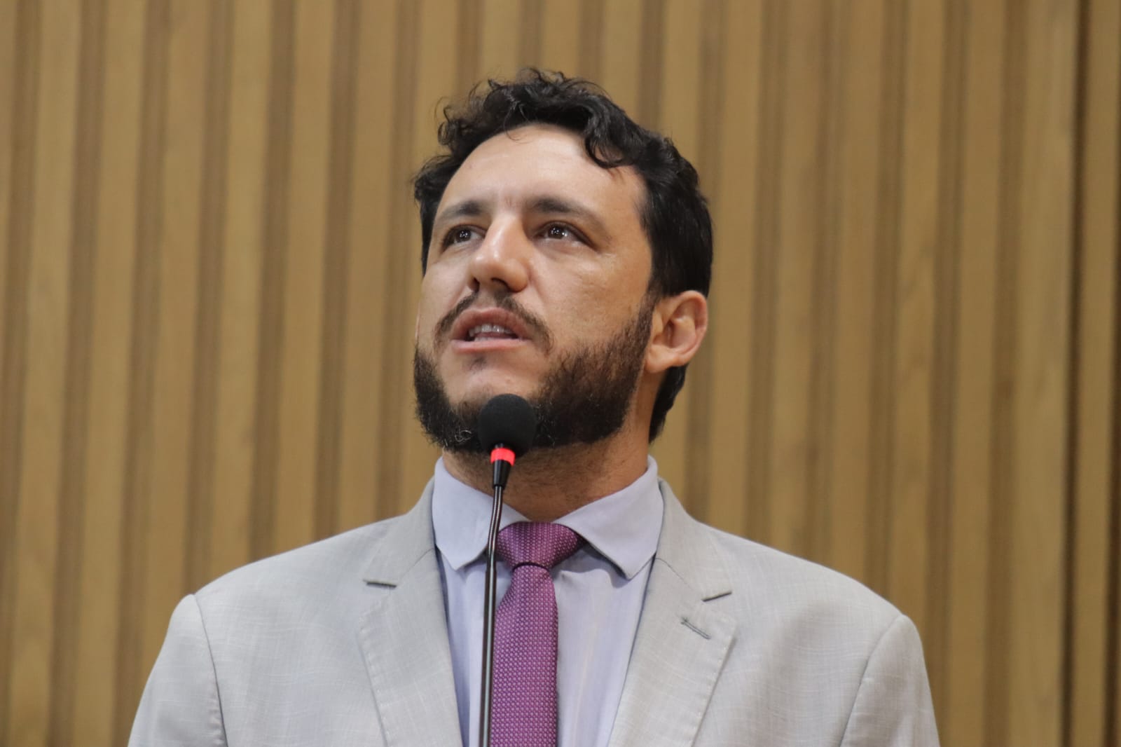 Vereador apresenta projetos para criar pontos de apoio e selo a entregadores
