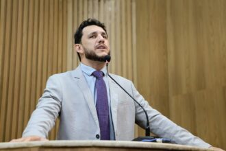 Vereador cobra transparência sobre contrato emergencial de ônibus