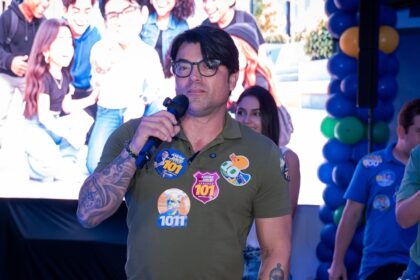 André David assina a Carta de Compromisso com a Juventude em Aracaju