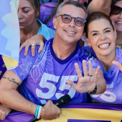 O governador Fábio Mitidieri e a primeira-dama Érica Mitidieri durante a caminhada