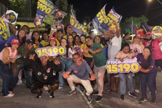 Apoiadores da Delegada Danielle durante carreata no bairro Santos Dumont, em Aracaju