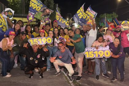 Apoiadores da Delegada Danielle durante carreata no bairro Santos Dumont, em Aracaju