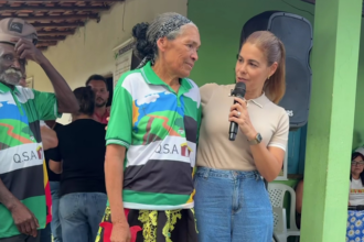 Érica Mitidieri ouve famílias no Quilombo Sítio Alto, em Simão Dias