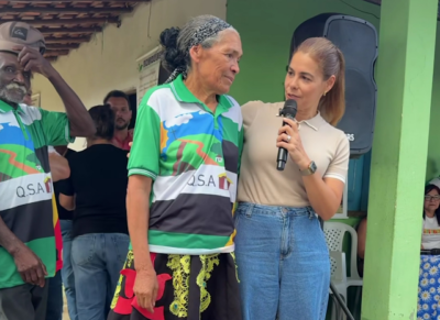 Érica Mitidieri ouve famílias no Quilombo Sítio Alto, em Simão Dias