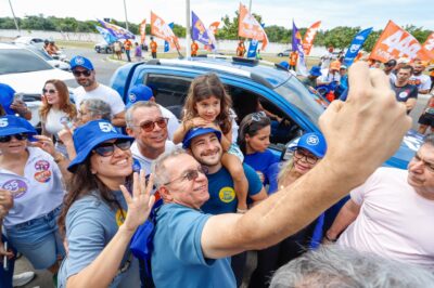 Governador Fábio Mitidieri durante caminhada na Zona Sul de Aracaju