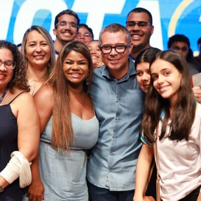 Fábio Mitidieri reunido com professores e estudantes durante a premiação do Nota 10