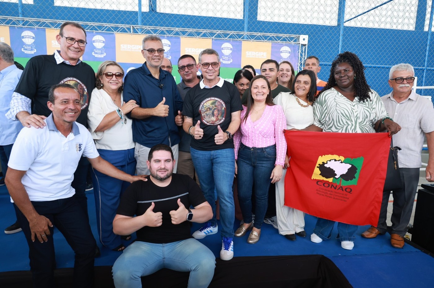 Equipe escolar reunida durante evento da Educação em Sergipe