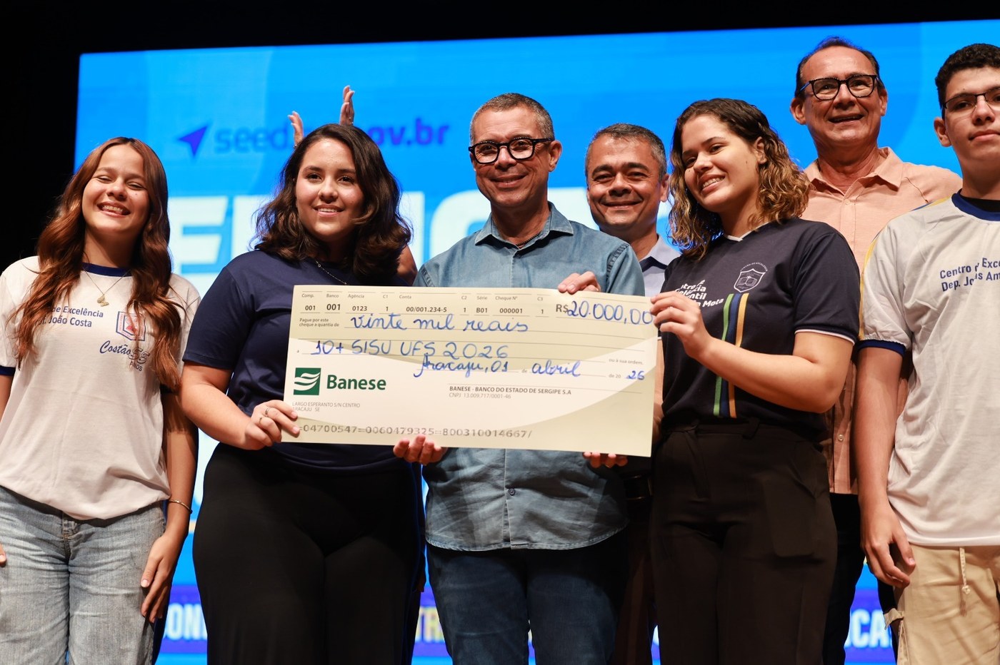 Professores e estudantes recebem premiação do programa Nota 10