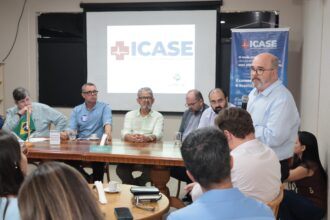 O governador e candidato à reeleição Fábio Mitidieri durante roda de conversa na Somese