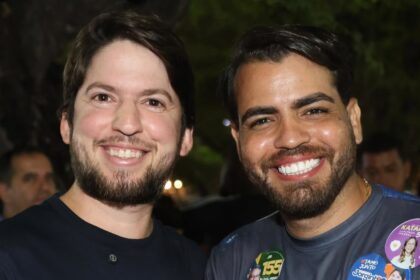 O deputado estadual Jorginho Araujo (PSD) durante panfletagem em Nossa Senhora do Socorro