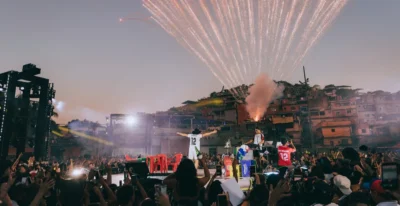Natanzinho Lima grava 'Na Favela – Ao Vivo' no Complexo do Alemão