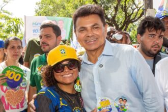 Candidato ao Governo de Sergipe Valmir de Francisquinho em agenda de campanha