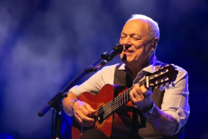 O cantor e compositor Toquinho durante apresentação da turnê Só Tenho Tempo Pra Ser Feliz